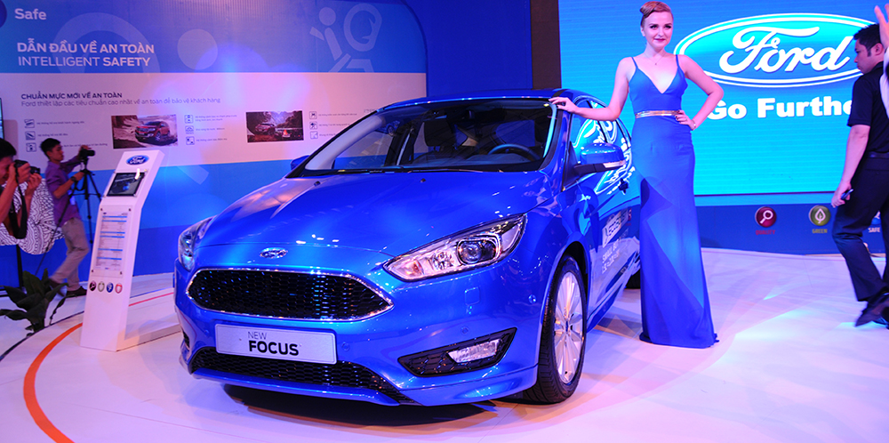 Focus động cơ EcoBoost giá 899 triệu