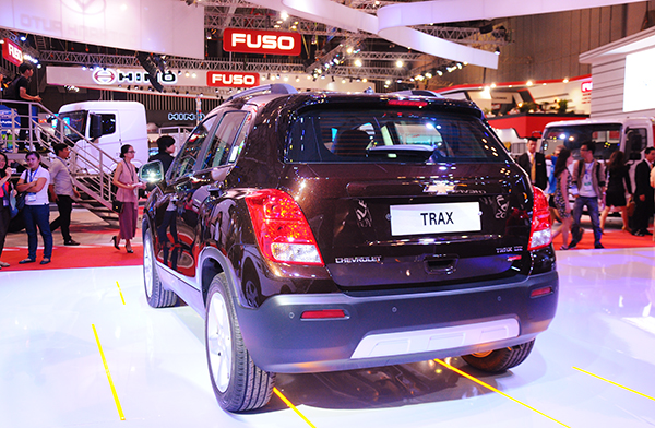 Trax 2015 nhìn từ phía sau