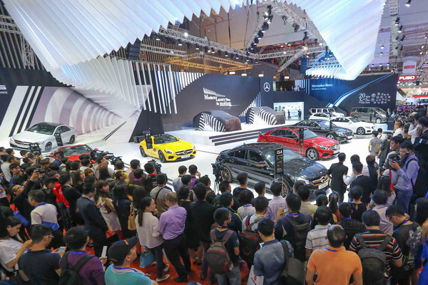 Gian hàng Mercedes lớn nhất triển lãm