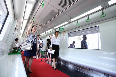 Tàu trên cao của Trung Quốc ra mắt người Hà Nội