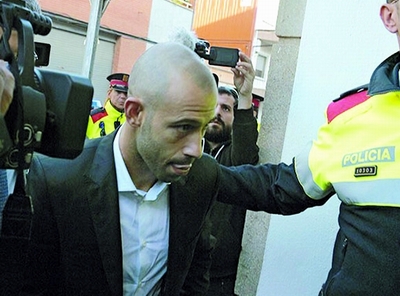 Tiền vệ Mascherano thừa nhận trốn thuế!