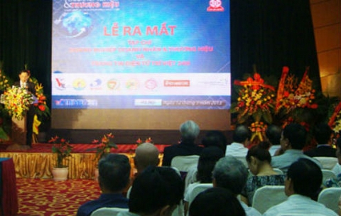 Tạp chí Doanh nghiệp – Doanh nhân & Thương hiệu ra mắt ngày 12/9/2013 tại Hà Nội.