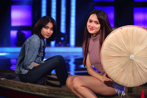 Hòa Minzy &quot;thị phạm&quot; dân ca quan họ cho Hương Giang Idol
