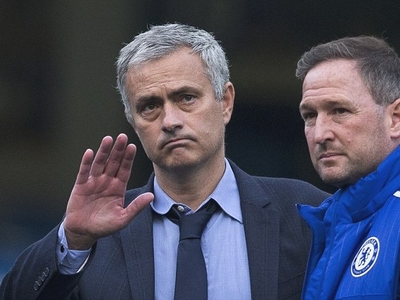 HLV Mourinho nhận tối hậu thư từ chủ tịch Abramovich!