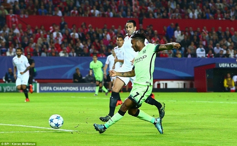 Sterling ghi bàn mở tỉ số cho Man City