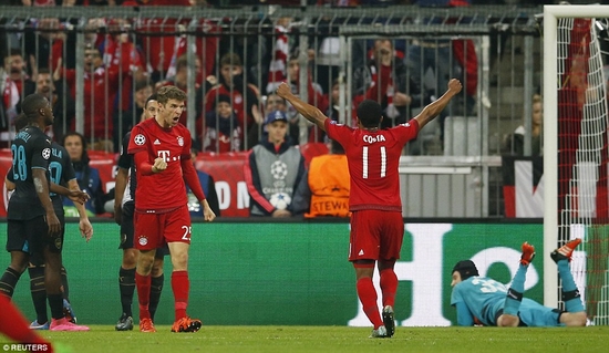 Muller lập cú đúp trong trận đại thắng 5-1 trước Arsenal