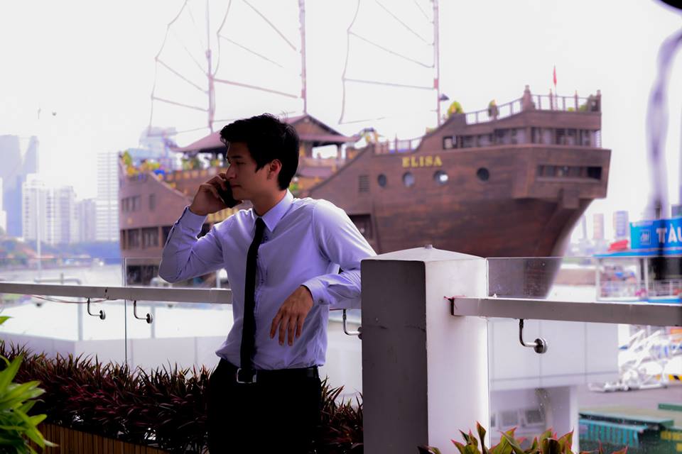Huỳnh Anh vai Nhật Nam: Nhật Nam là con của bác sĩ Thảo, bác sĩ riêng của Phương Minh, con gái ông Phong. Trở về Việt Nam sau nhiều năm sống ở nước ngoài cùng bố và ông bà nội, Nhật Nam tình cờ gặp Phương Minh. Anh yêu mến sự trong sáng và đầy nghị lực của một cô gái khiếm thị. Tiếp xúc với cô, anh thấy lại hình ảnh của mình cách đây nhiều năm khi còn phải sống trong tăm tối, cô đơn. Điều may mắn đã đến với anh khiến cho anh thấy lại ánh sáng nên Nhật Minh luôn truyền niềm tin lạc quan đó cho Phương Minh.