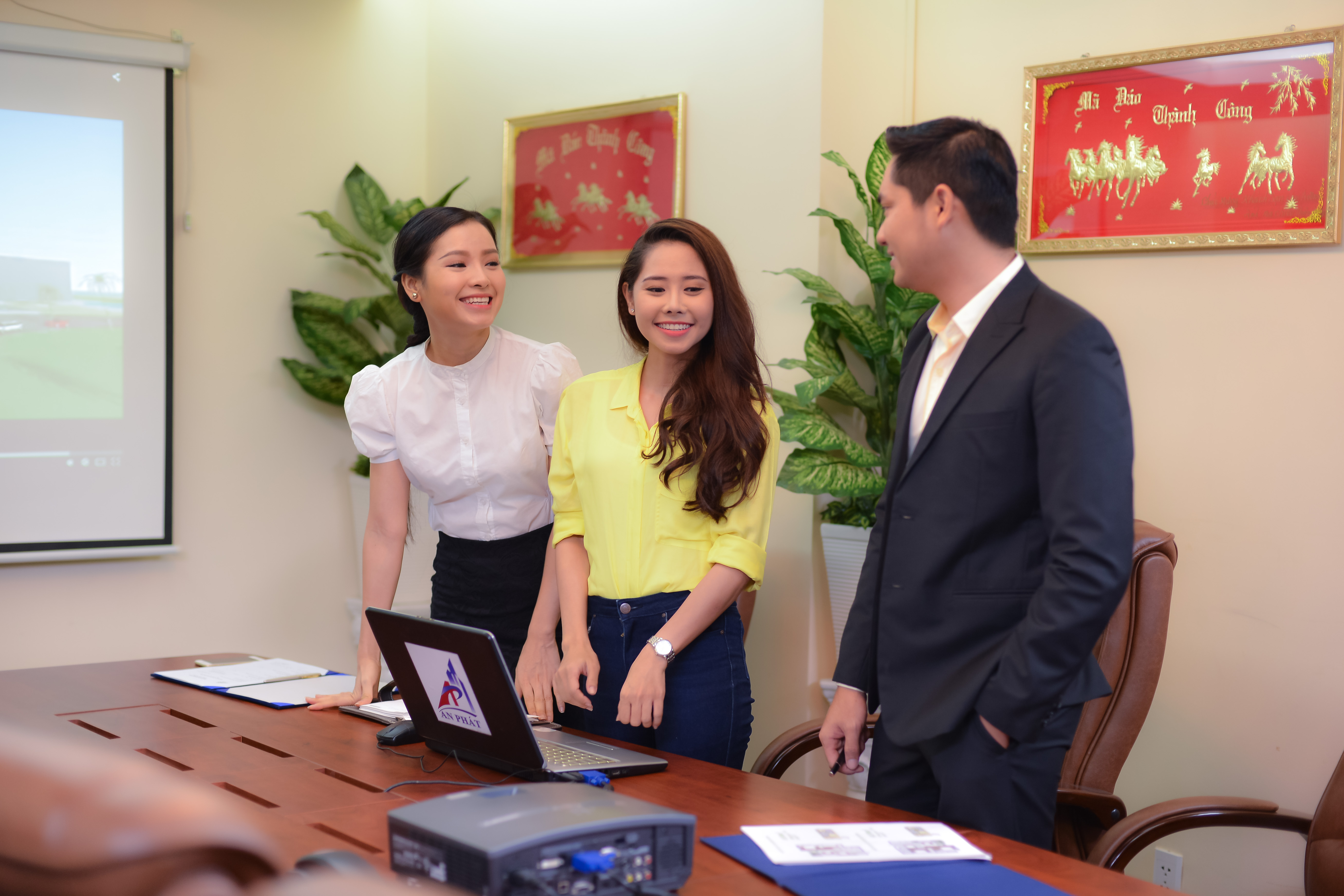 Ngoài ra còn có sự góp mặt của các diễn viên Hoàng Trinh (vai vợ ông Thanh Phong), Hữu Châu (vai bác sĩ Nam Khánh, cậu ruột của Phương Khanh), Hà Trí Quang (cậu ruột Thiên Lam), Phương Dung( vai bà Cầm Kiều, cô ruột của Thiên Lam), Kiều Minh Tuấn, Hồ Bích Trâm, Đào Anh Tuấn, Phi Long, Hàn Thái Tú và một số diễn viên khác đã làm nên thành công của bộ phim.