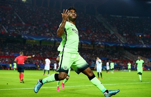 Sterling ghi bàn mở tỉ số cho Man City ở trận gặp Sevilla