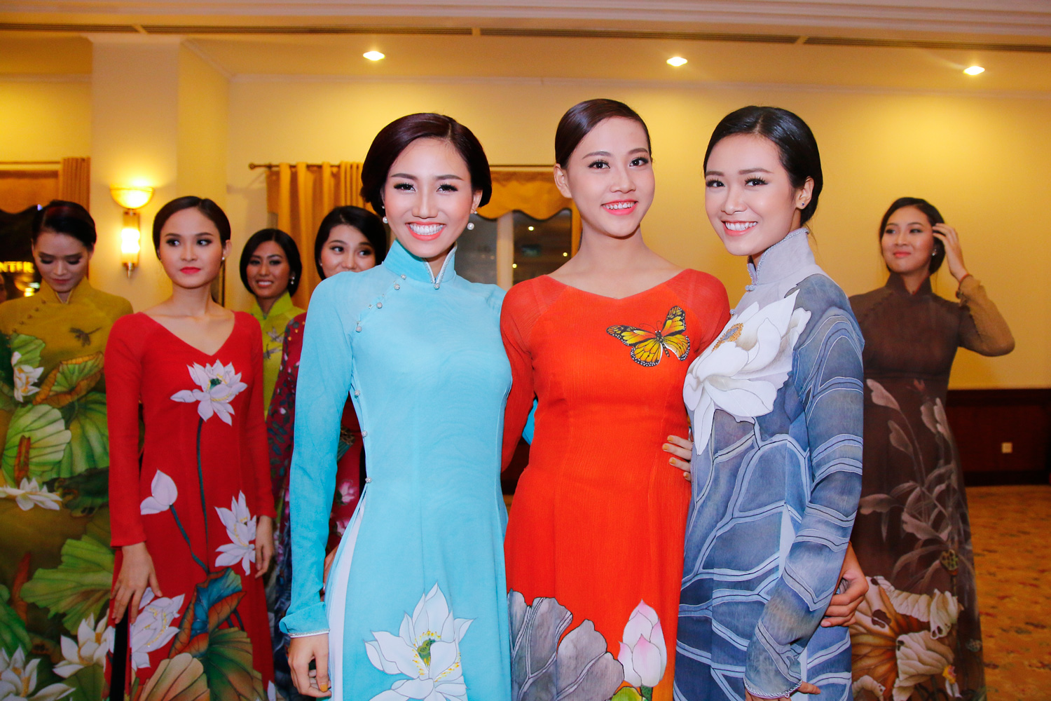 Trà My hội ngộ các người đẹp Hoa hậu Hoàn vũ