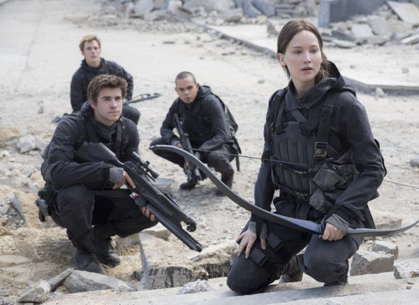 Jennifer Lawrence kể khổ trong hồi kết của bom tấn &quot;Húng nhại&quot;