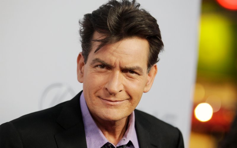 Charlie Sheen thừa nhận bị nhiễm HIV trên truyền hình