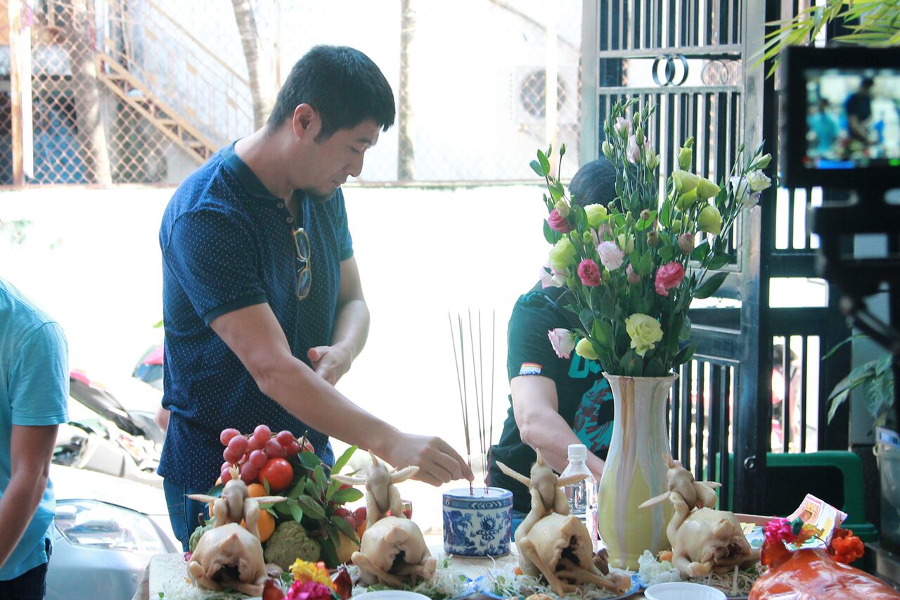 Đạo diễn Charlie Nguyễn làm lễ bấm máy