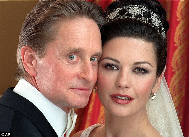 Catherine Zeta-Jones và Michael Douglas hạnh phúc bên nhau sau nhiều sóng gió