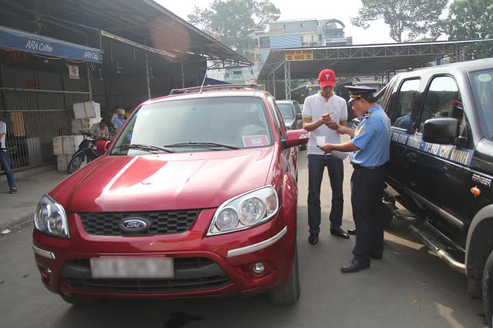 Xe hợp tác với Uber nhưng không đáp ứng điều kiện kinh doanh bị phạt