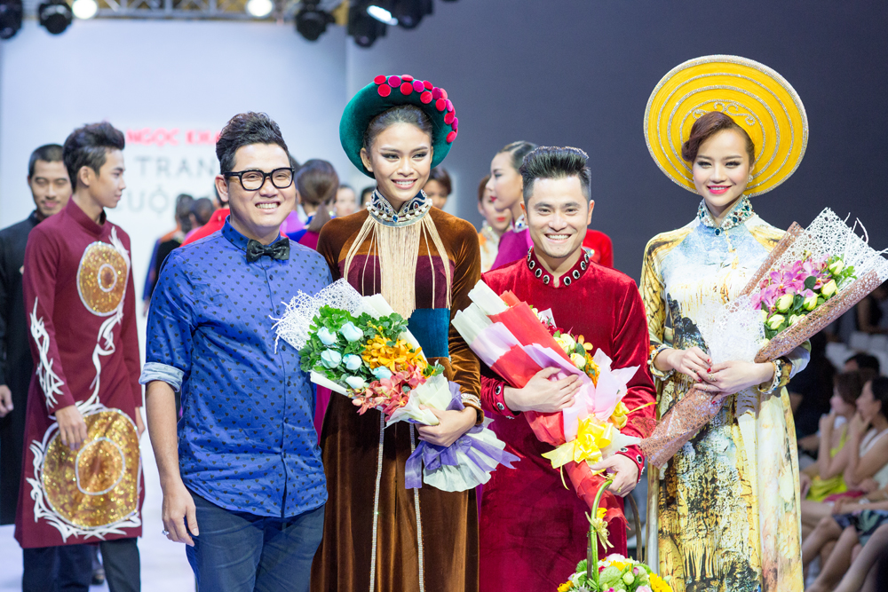 Quán quân Top Model Mâu Thanh Thủy đọ sắc với Ninh Hoàng Ngân