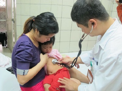 Lý do khiến trẻ dễ bị viêm phổi