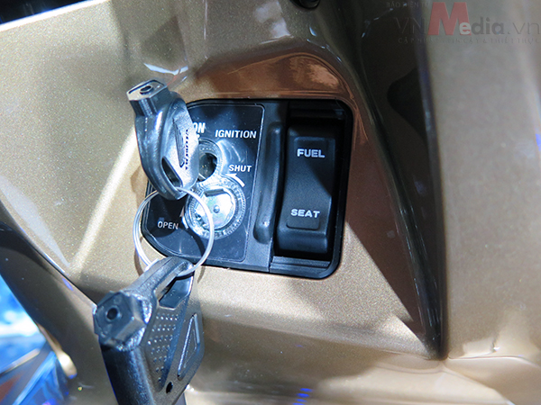 Cụm ổ khóa có thêm viền LED để soi sáng và tăng tính thời trang