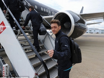 Arsenal bị chỉ trích kịch liệt vì thói chơi sang!