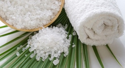 Đánh bay mụn chỉ với muối