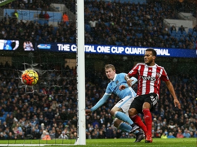 M.U hòa Leicester, Man City thừa cơ leo ngôi đầu