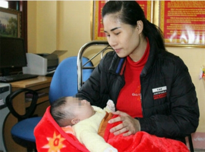 Nữ sinh 9X vào nhà xin bế trẻ rồi bắt cóc