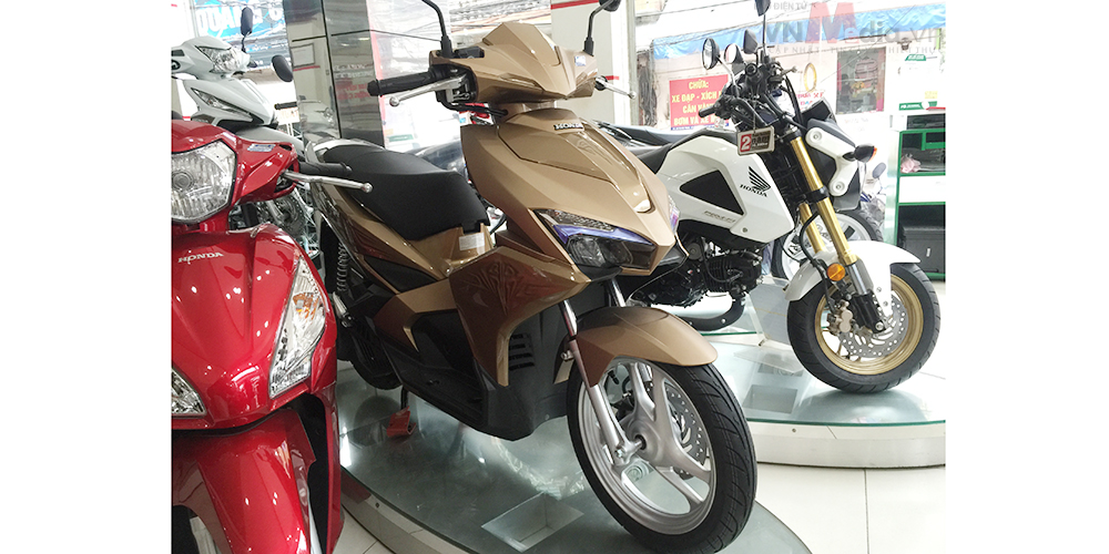 Ra đại lý sớm, Air Blade 2016 tăng giá 3 triệu