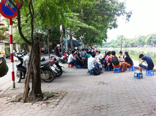 Quán trà đá Hồ Tây, mỗi tháng thu 40 triệu đồng