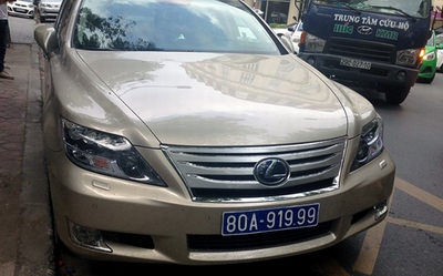 Xe Lexus tiền tỷ đeo biển xanh giả