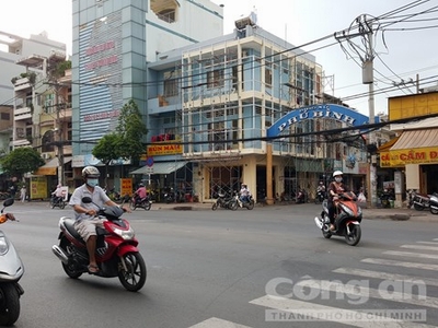 Một phụ nữ bị giật túi xách ngã đập đầu xuống đường tử vong