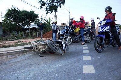 Lái xe biển xanh gây tai nạn liên hoàn rồi bỏ trốn