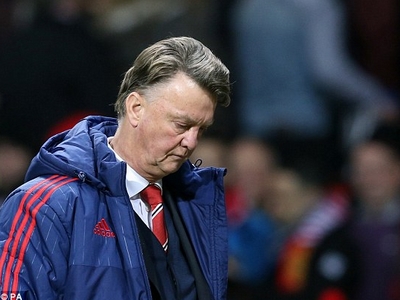 MU thi đấu mờ nhạt, Van Gaal vẫn được mời ký hợp đồng!