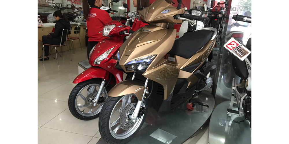 Cuối năm, xe ga khan hàng, đội giá