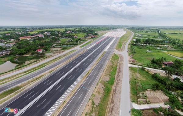 Càng nhiều đường cao tốc, Hà Nội càng… tắc đường
