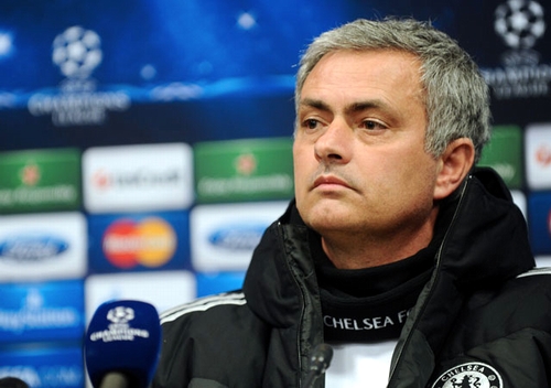 Ông Mourinho đang phải chịu rất nhiều sức ép do thành tích tệ hại của Chelsea