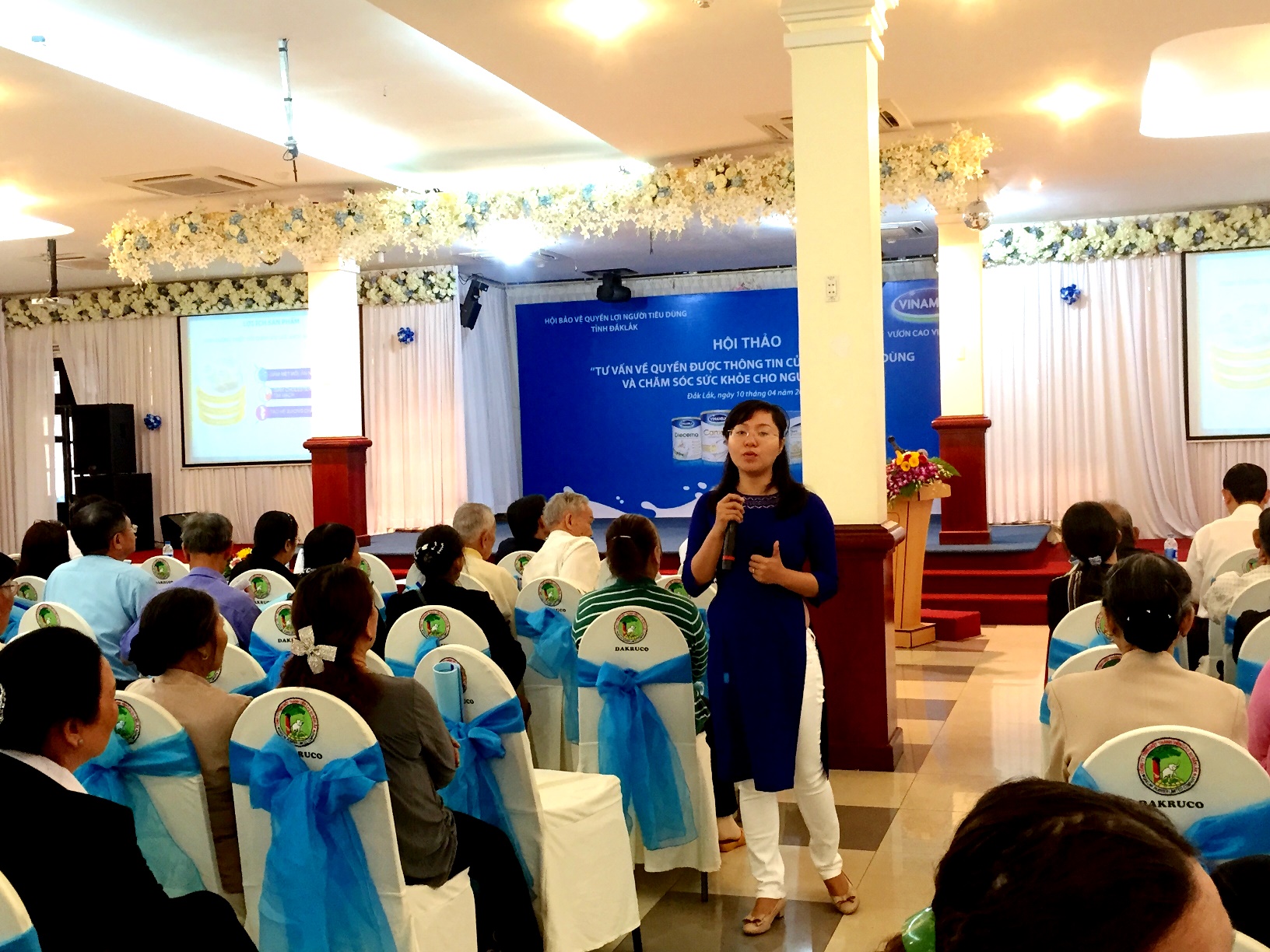 Bà Nguyễn Thị Mỹ Hòa – Trưởng ban nhãn hiệu, ngành hàng sữa bột, công ty Vinamilk chia sẻ những thông tin hữu ích của các sản phẩm dinh dưỡng dành cho người cao tuổi tại hội thảo 