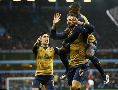 Hạ gục Aston Villa, Arsenal lên ngôi đầu bảng!