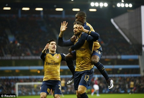 Giroud ăn mừng bàn thắng mở tỉ số cho Arsenal