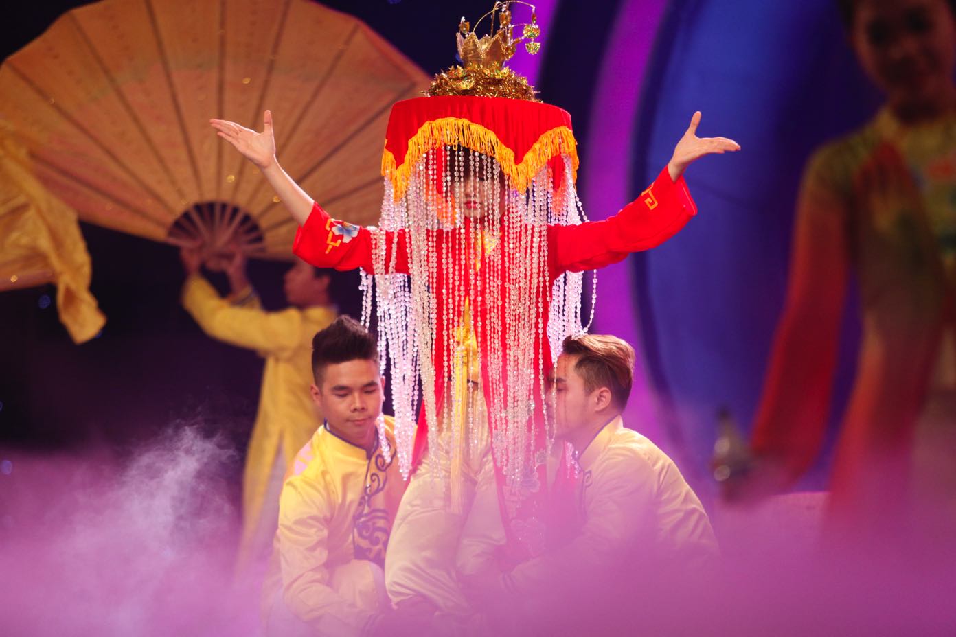 Hari Won gây bất ngờ khi hát dân ca ba miền