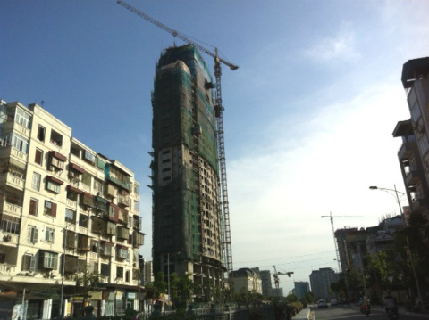 Thăng Long Tower &quot;ăn gian&quot; 10 tầng, liệu có bị cắt ngọn?