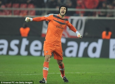 Petr Cech cân bằng kỷ lục của Ngoại hạng Anh