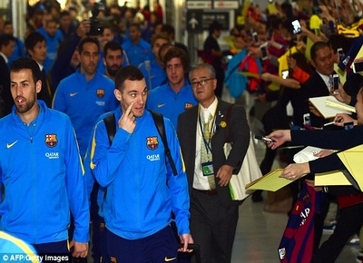 Barcelona gây náo loạn sân bay Tokyo