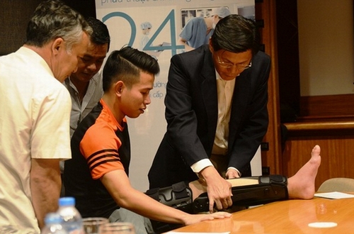 Anh Khoa phải xa rời sân cỏ ít nhất 1 năm sau cú vào bóng ác ý của Ngọc Hải