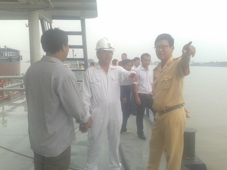 Lực lượng chức năng đang giải quyết vụ việc
