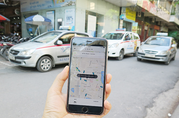 Cước taxi Uber tăng chóng mặt vào dịp mưa, rét