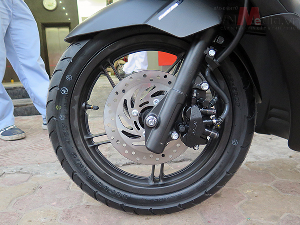 Xe vẫn sử dụng phanh đĩa trước dạng 3 piston an toàn hơn