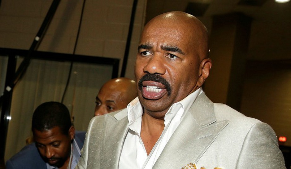 MC Steve Harvey ra sức xin lỗi