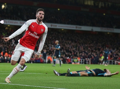 Hạ gục Man City, Arsenal đuổi sát &quot;hiện tượng&quot; Leicester