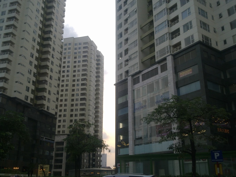 Hà Nội: Chung cư cao cấp báo cháy nổ bằng tiếng Anh