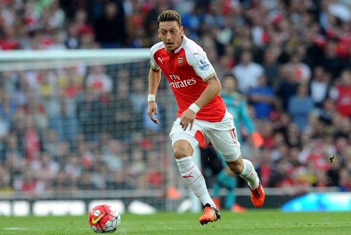 Ozil đang chần chừ chưa muốn gia hạn hợp đồng với Arsenal